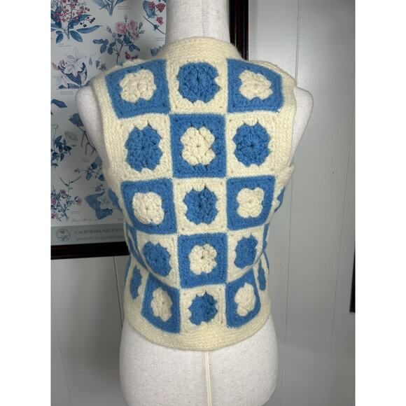 Vintage 70s Handknit Crochet Patchwork Boho Chic Festival Floral Vest XS - Picture 3 of 5